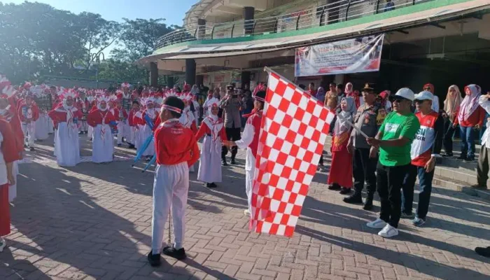 Lepas Peserta Gerak Jalan, Ini Pesan Plh. Sekda Haris S Tome