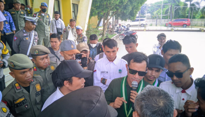 Gelar Demo di Dikbud, KAMMI Desak Wakasek SMKN 1 Gorontalo Dicopot