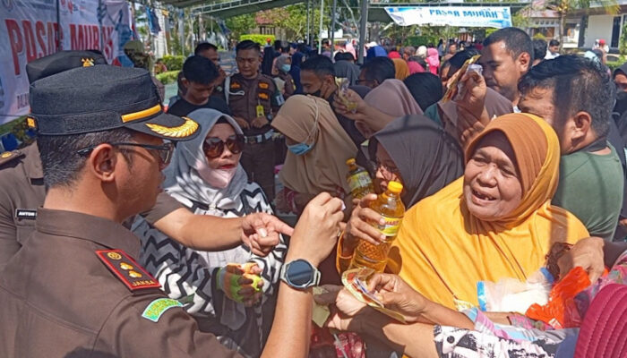 Ribuan Warga Padati Pasar Murah yang Digelar Kejari Kabupaten Gorontalo