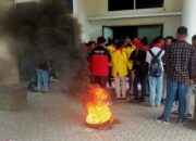 Demo di DPRD, Mahasiswa Minta Direktur RSUD M.M Dunda Dicopot