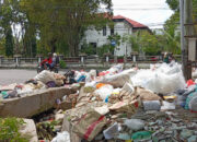 Jalan Kompleks Kantor Bupati Gorontalo Jadi Tumpukan Sampah