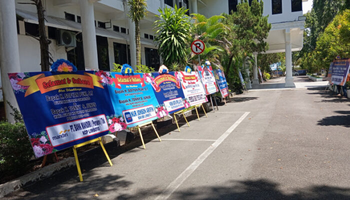 Sambut Pemimpin Baru, Karangan Bunga Hiasi Kantor Bupati Gorontalo