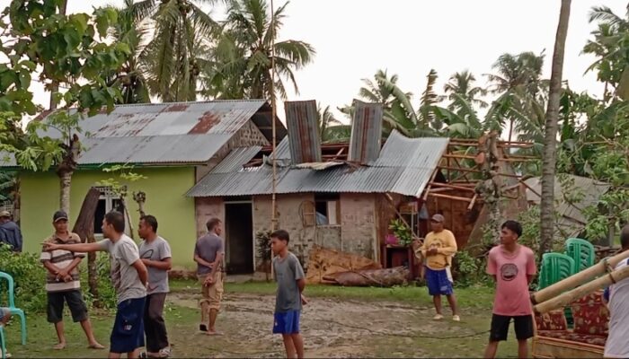 Puluhan Rumah di Pentadio Timur Rusak Dihantam Angin Topan