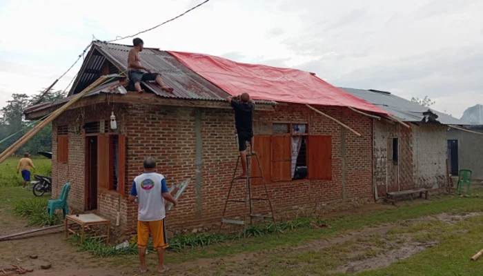 Cerita Korban Angin Puting Beliung, Sedang Persiapan Takziah Atap Rumah Beterbangan