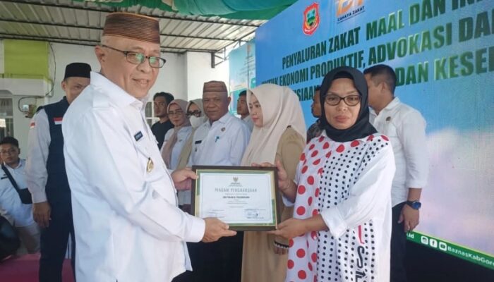 Bupati Sofyan Salurkan Bantuan Program Baznas