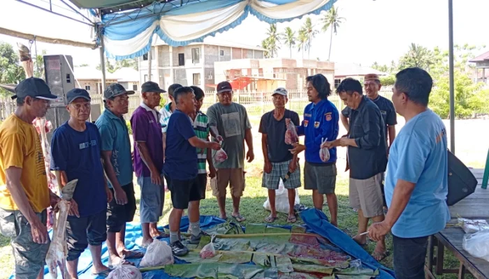 Rayakan Idul Adha, MSG, KNPI dan KT Salurkan Daging Kurban