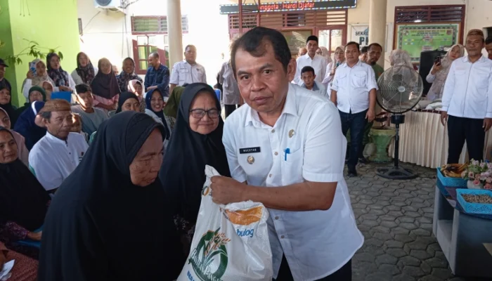 Tekan Harga Beras, Pemerintah Salurkan Beras ke Masyarakat
