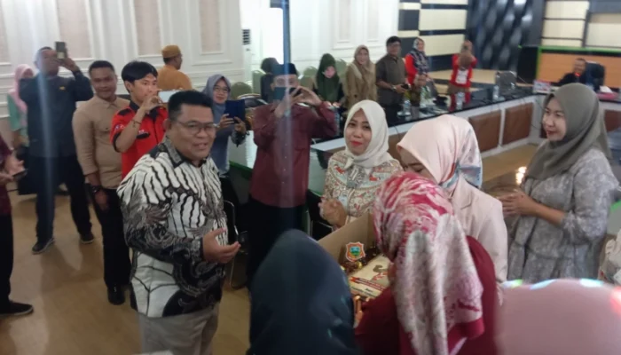 Sekda Sugondo Terharu, Ultah ke-54 Dirayakan ASN dengan Kejutan Manis