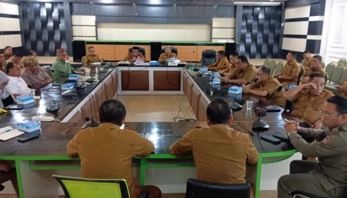Rapat Pimpinan Pemkab Gorontalo: Fokus Evaluasi Program dan Agenda Peran Saka