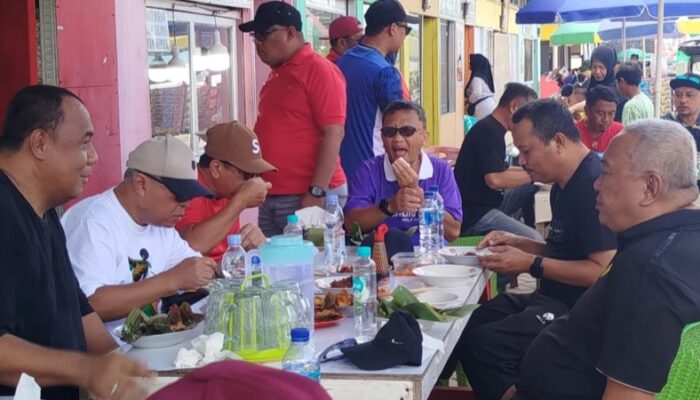 Sofyan-Tonny Tunjukkan Kepedulian pada UMKM, Sarapan Bareng di Warung Kaki Lima