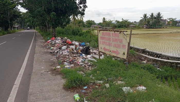 Jalan Reformasi Limboto Jadi Tempat Favorit Pembuangan Sampah