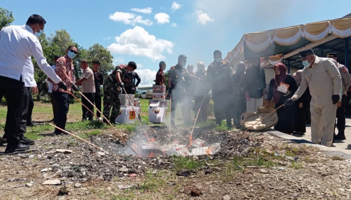 Ribuan Rokok hingga Narkotika Dimusnahkan Kejari Kabupaten Gorontalo