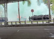 Ricuh di Bandara Djalaluddin, Satu Mobil Dibakar Massa