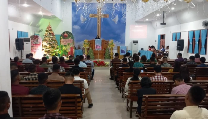 Ratusan Jemaat Padati Gereja Maranatha Jalani Ibadah Natal