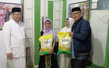 Anggota DPD RI Rahmijati Jahja Salurkan Bantuan Beras untuk Majelis Taklim di Kayubulan