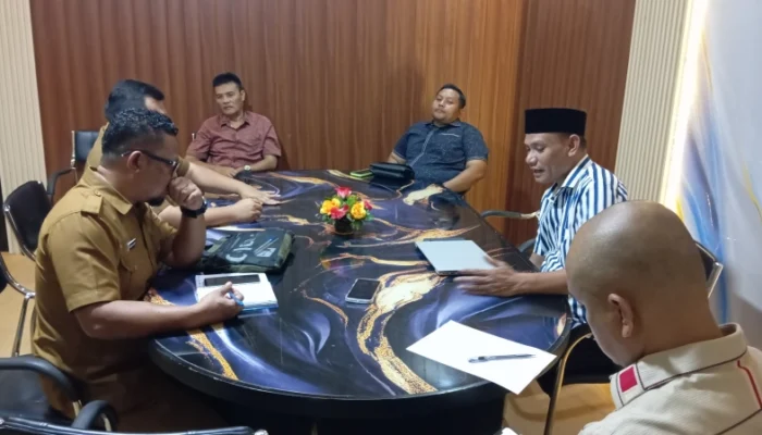 Jalan Rusak Dikeluhkan Warga, Komisi III DPRD Kabgor Undang PUPR Minta Segera Diperbaiki