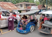 Momentum Ramadan, Rahmijati Jahja Bagikan Ratusan Takjil ke Pengguna Jalan