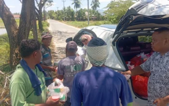 Senator Rahmijati Jahja Serap Keluhan Petani Sawah, Sekaligus Berbagi Rezeki