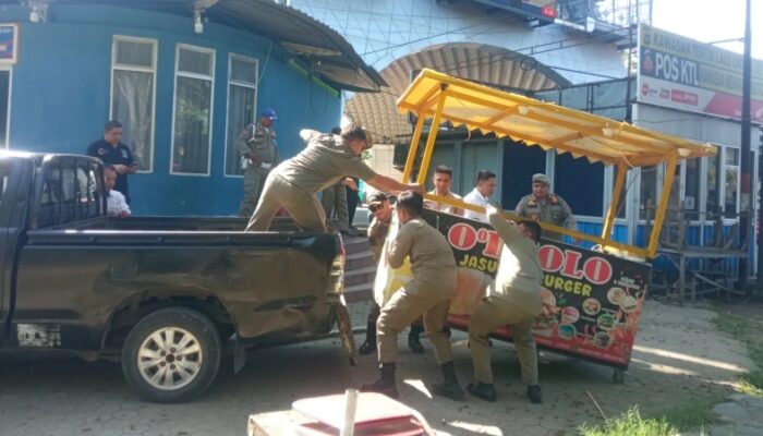 Tak Taat Aturan, Lapak Pedagang di Taman Pakaya Tower Ditertibkan