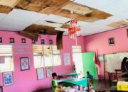Atap Kelas Rusak, Siswa SDN 18 Telaga Biru Belajar Diliputi Rasa Takut