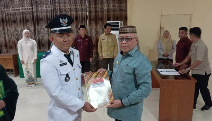 Bupati Sofyan Lantik Pj Kades Ulobua, Tekankan Amanah dan Pelayanan Maksimal