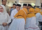 Lepas Jemaah Haji Kloter 30, Bupati Sofyan Pesankan Jaga Kesehatan dan Kekompakan