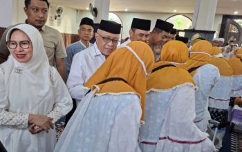 Lepas Jemaah Haji Kloter 30, Bupati Sofyan Pesankan Jaga Kesehatan dan Kekompakan