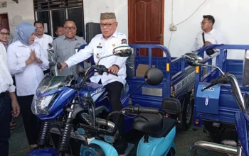 Atasi Persoalan Sampah, Pemkab Gorontalo Terima 7 Armada Viar dari BSG