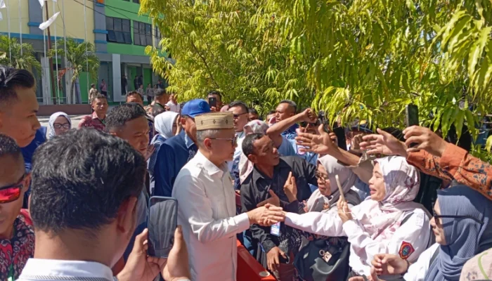 Momen Humanis Zulhas di PENAS XVII, Layani Swafoto Sambil Menyapa Warga