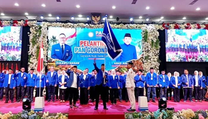 Lantik Pengurus PAN se-Gorontalo, Zulkifli Hasan Ajak Kader Bantu Rakyat dan Dukung Pemerintah