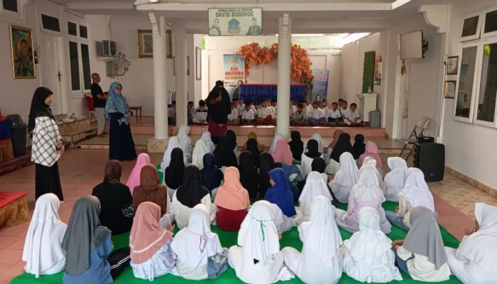 Rahmijati Center Bersama Ratusan Santri RCQ David Bobihoe Panjatkan Doa untuk Rachmat Gobel