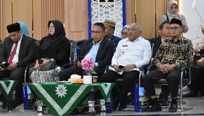 Hadiri Wisuda UMGO, Wabup Tonny Junus Dorong Lulusan Berkontribusi Bangun Daerah