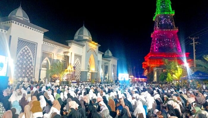 Ribuan Jemaah Padati Masjid Agung Baiturrahman, Doa dan Dzikir Bersama untuk Almarhum Rachmat Gobel