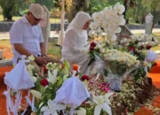 Bupati Sofyan Kembali Ziarah ke Makam Rachmat Gobel di Hari Ketujuh, Doa dan Penghormatan Tak Pernah Putus