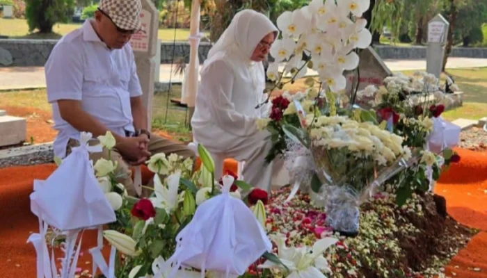 Bupati Sofyan Kembali Ziarah ke Makam Rachmat Gobel di Hari Ketujuh, Doa dan Penghormatan Tak Pernah Putus