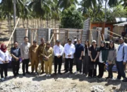 Lima Keluarga Rentan Stunting di Kabgor Dapat Rumah Layak Huni, Wabup Tonny Apresiasi Program Presiden