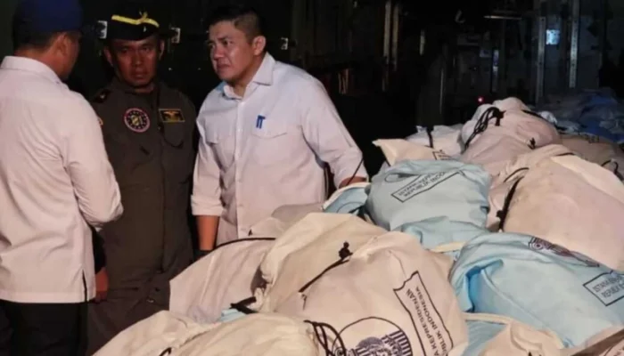 253 Ton Bantuan Dikirim ke NTT, Teddy Indra Wijaya Pastikan Distribusi Terus Dipercepat