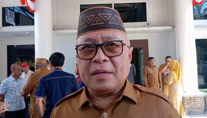 Bupati Sofyan Sebut Plh Camat Pulubala Langgar Aturan soal Atribut PDUB