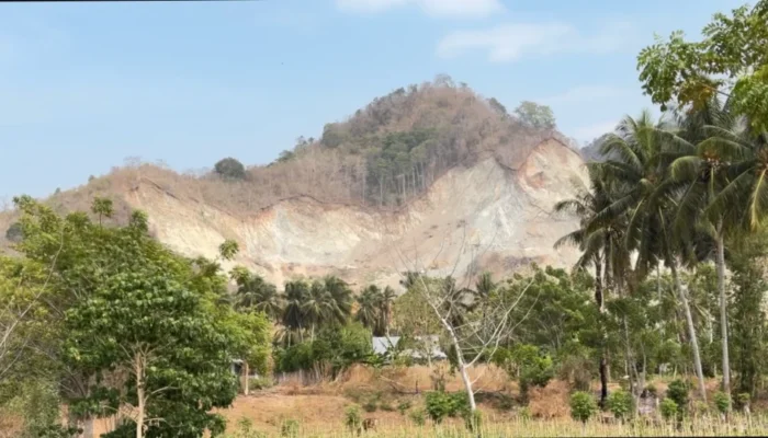 Tak Hanya Debu, Camat Telaga Sebut Galian C Pilohayanga Berisiko bagi Pengendara