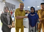 342 KK di Lamahu Terima Bantuan Beras CPP, Ini Pesan Wabup Tonny