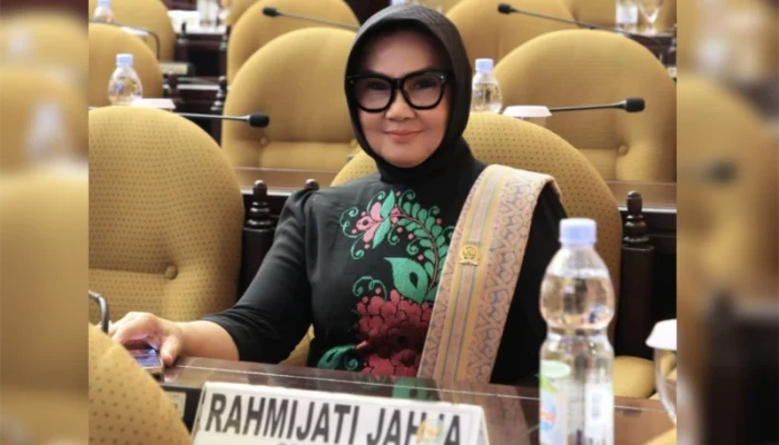 Hari Batik Nasional, Rahmijati Jahja Tekankan Pentingnya Menjaga Warisan Budaya